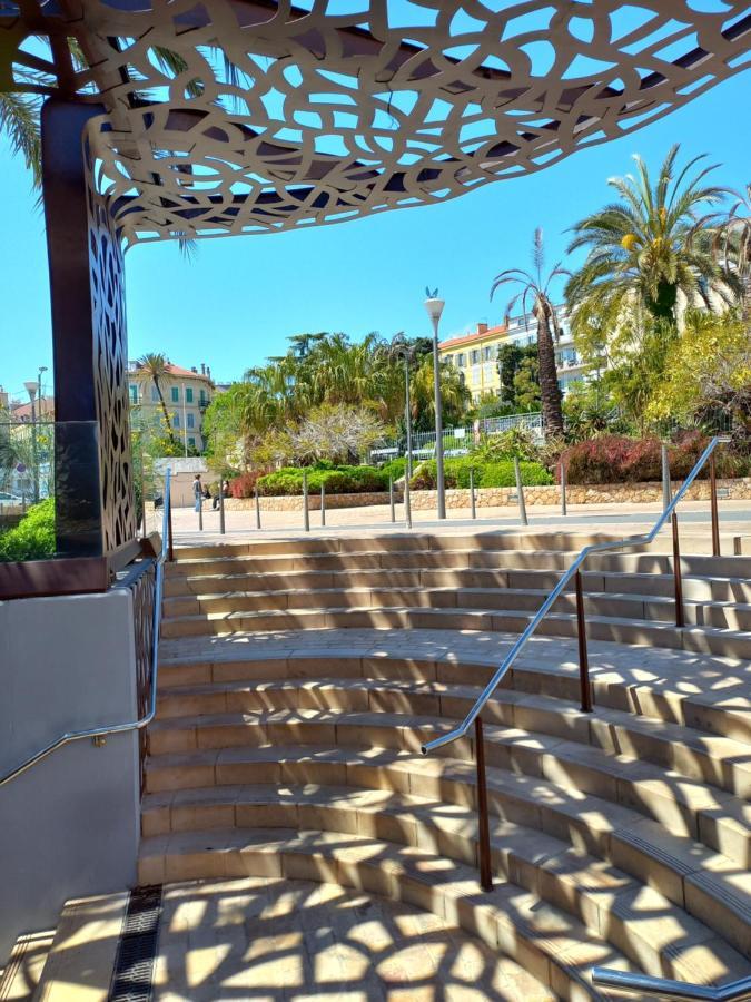 Le St Nicolas Cannes Exteriör bild